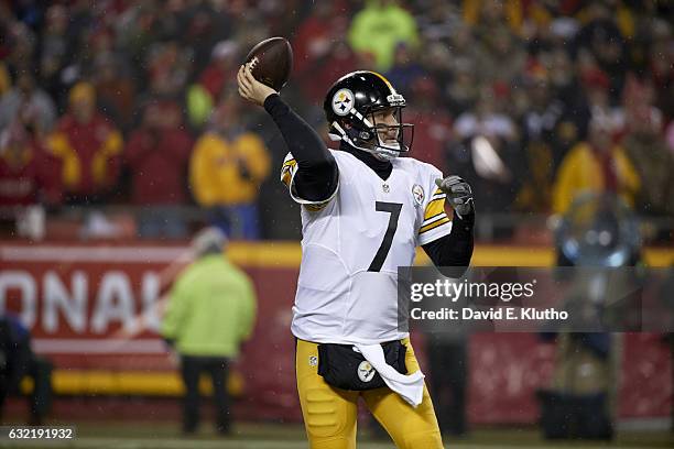 Playoffs: Pittsburgh Steelers QB Ben Roethlisberger in action, passing vs Kansas City Chiefs at Arrowhead Stadium. Kansas City, MO 1/15/2017 CREDIT:...