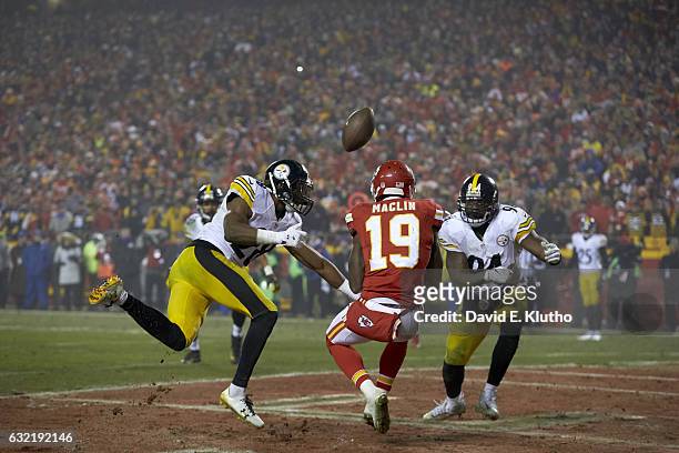 Playoffs: Rear view of Kansas City Chiefs Jeremy Maclin in action, incomplete pass vs Pittsburgh Steelers Sean Davis and Lawrence Timmons at...