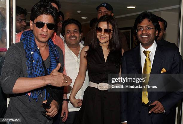 Scarf - Kolkata Knight riders team owner Shahrukh Khan, left team Mohali's owner Priety Zinta center, and Indian Premier League Chairman Lalit Modi...