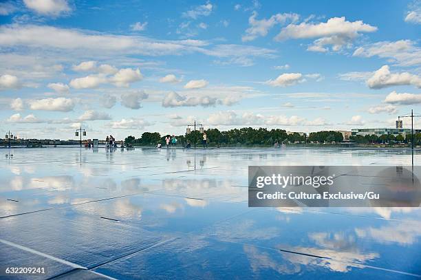 miroir deau, bordeaux, france - miroir stock pictures, royalty-free photos & images