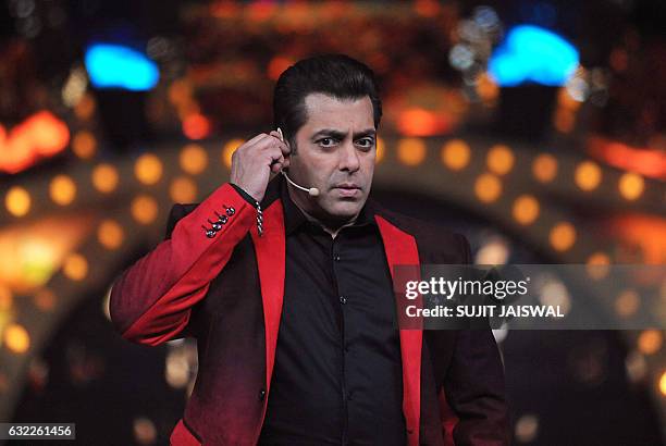 Indian Bollywood actor Salman Khan hosts on the set of Colors television reality show 'Bigg Boss 10' in Lonavla on January 20, 2017. / AFP / Sujit...