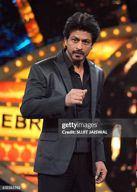 Raees Color 262 Indian Hindi News Channel Stock Photos, High-Res Pictures, and ...
