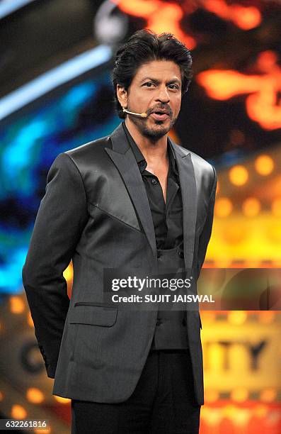 Raees Color 262 Indian Hindi News Channel Stock Photos, High-Res Pictures, and ...