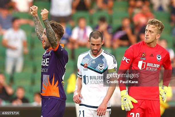Adam Taggart of the Glory celebrates winning the round 16 A-League match between Perth Glory and Melbourne Victory at nib Stadium on January 21, 2017...