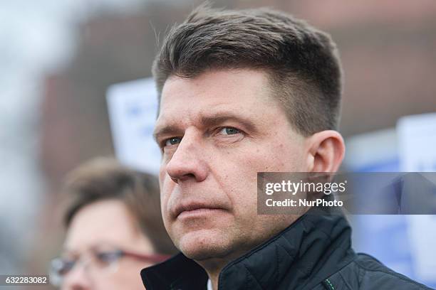 Ryszard Petru, the leader of Nowoczesna political party outside Wawel Castle during a Dekalog Antysmogowy photocall on a day when the AQI in Krakow...