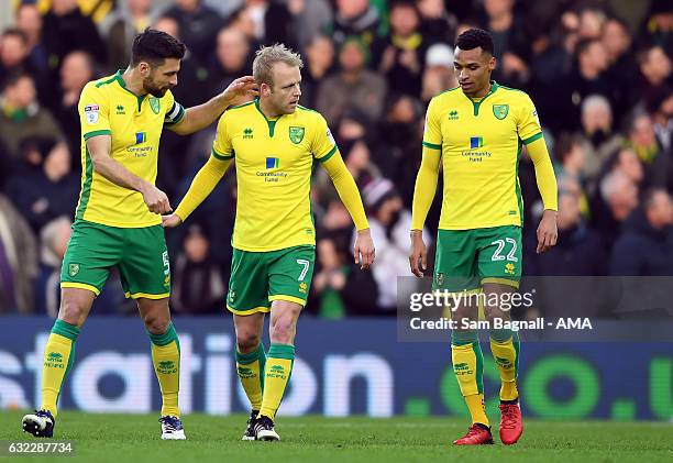 Steven Naismith of Norwich City celebrates after scoring a goal to make it 1-0 during the Sky Bet Championship match between Norwich City and...