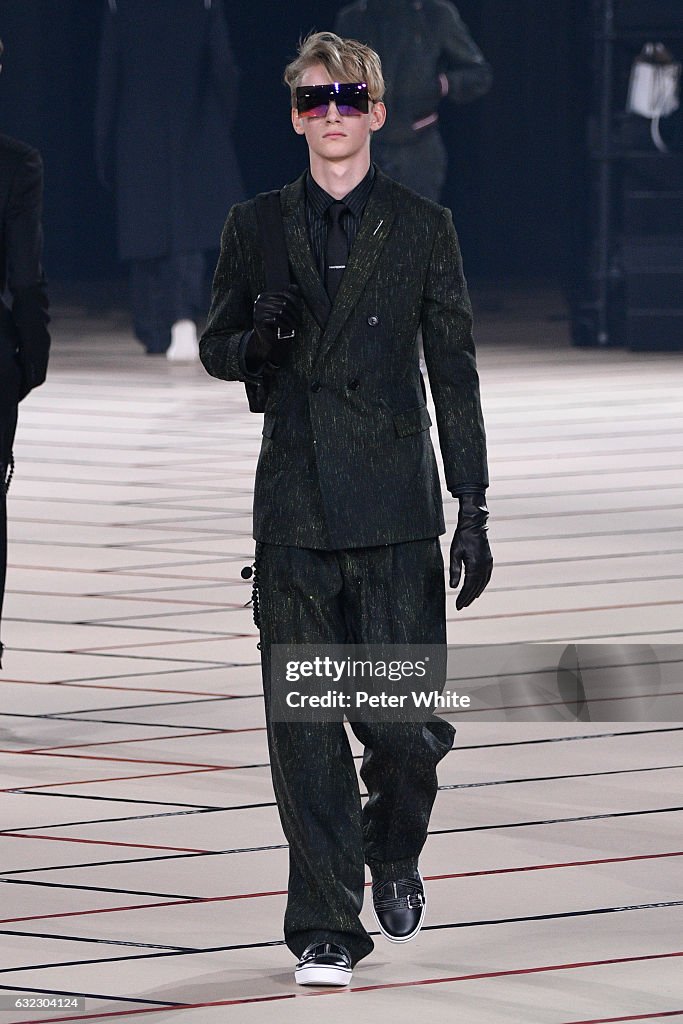 Dior Homme : Runway - Paris Fashion Week - Menswear F/W 2017-2018
