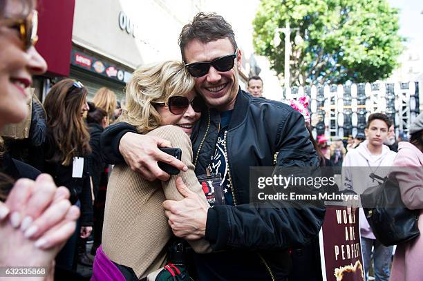 Actress Jane Fonda and actor James Franco attend the women's march in Los Angeles on January 21, 2017 in Los Angeles, California.