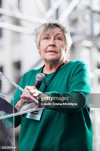 Kelen Reddy 895 Helen Reddy Photos Stock Photos, High-Res Pictures, and Images ...