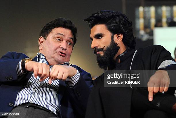 Indian Bollywood actors Rishi Kapoor and Ranveer Singh attend the 'Umang Mumbai Police Show 2017 in Mumbai on January 21, 2017. / AFP / STRINGER