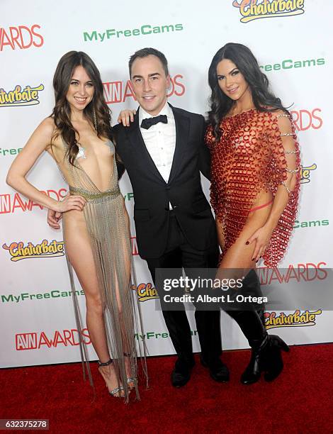 Of AVN Media Network Tony Rios flanked by co-hosts of the 2017 Adult Video Awards, adult film actresses Riley Reid and Aspen Rae arrives at the 2017...