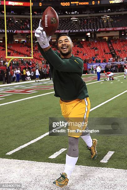 Tight end Richard Rodgers of the Green Bay Packers warms up before taking on the Atlanta Falcons in the NFC Championship Game at the Georgia Dome on...