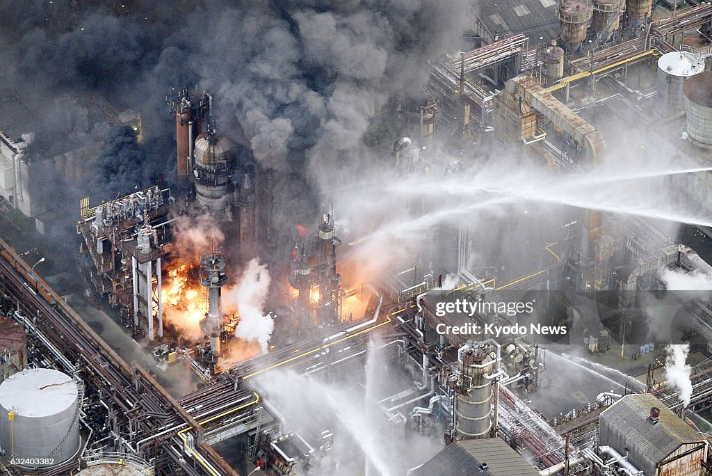 Fire at oil plant in Wakayama Pref., 3,000 people urged to evacuate