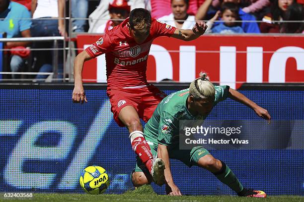 Pablo Barrientos of Toluca struggles for the ball with Luis Mendoza of Chiapas during a match between Toluca and Chiapas as part of the Clausura 2017...