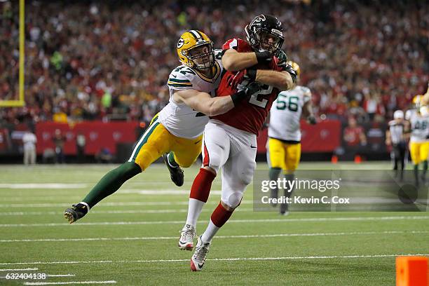 Patrick DiMarco of the Atlanta Falcons runs with the ball in the first quarter against Jake Ryan of the Green Bay Packers in the NFC Championship...