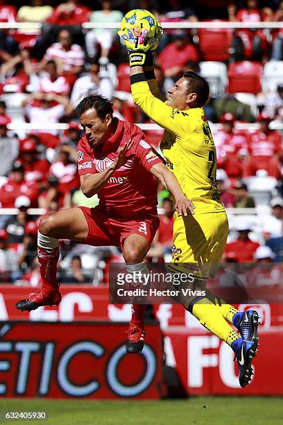 Aaron Galindo of Toluca struggles for the ball with Moises Muñoz goalkeeper of Chiapas during a match between Toluca and Chiapas as part of the...