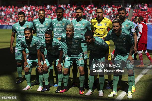 Players of Chiapas pose for a photo prior a match between Toluca and Chiapas as part of the Clausura 2017 Liga MX at Nemesio Diez Stadium on January...