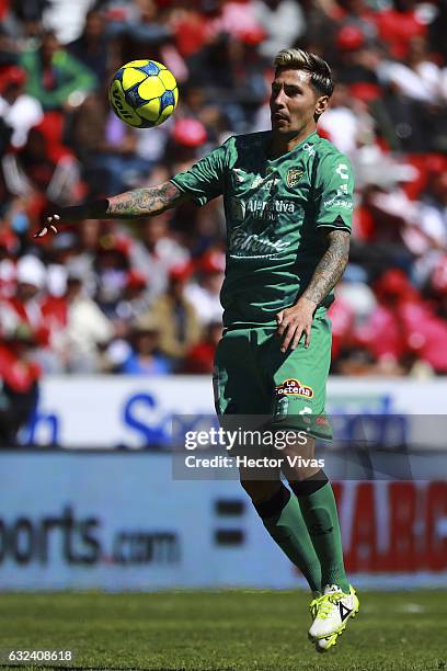 Jonathan Fabbro of Chiapas drives the ball during a match between Toluca and Chiapas as part of the Clausura 2017 Liga MX at Nemesio Diez Stadium on...