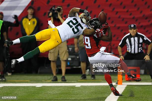 Marwin Evans of the Green Bay Packers breaks up a pass intended for Aldrick Robinson of the Atlanta Falcons in the second quarter in the NFC...