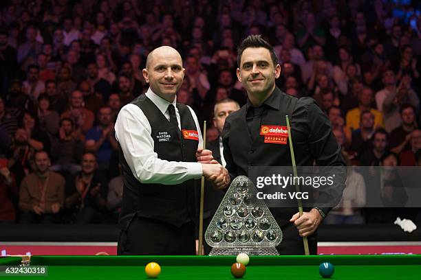Joe Perry of England and Ronnie O'Sullivan of England pose with the trophy before the final match on day eight of the Dafabet Masters at Alexandra...