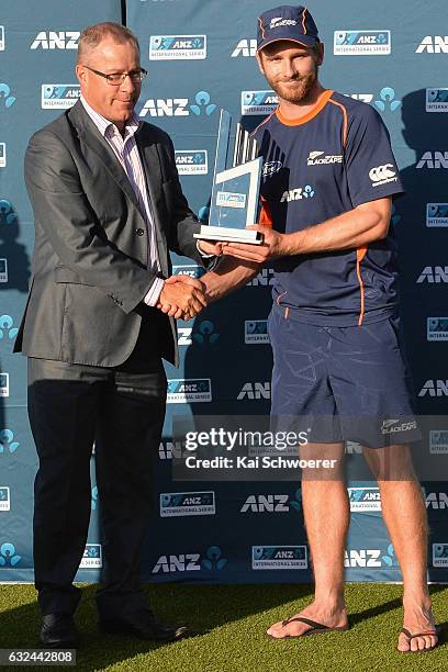 Kane Williamson of New Zealand receives the trophy following the win in the Second Test match between New Zealand and Bangladesh at Hagley Oval on...