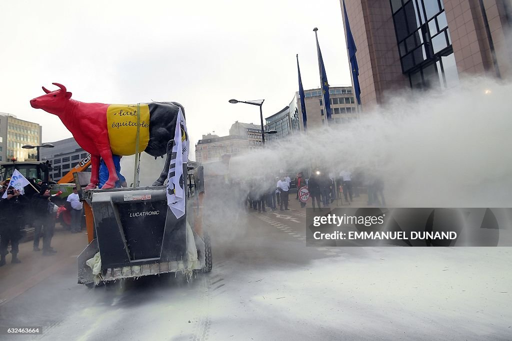 BELGIUM-EU-AGRICULTURE-MILK-DEMO