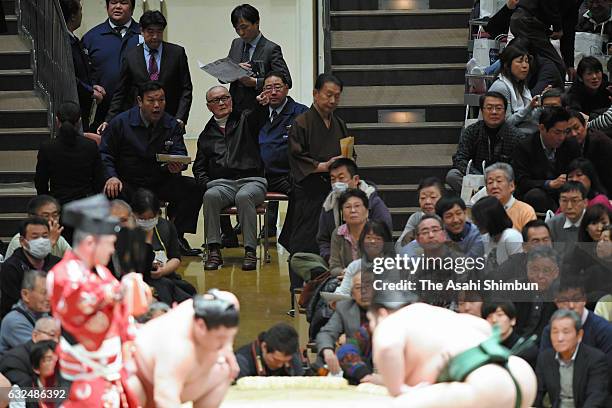 Former baseball player Shigeo Nagashima watches bouts during day fourteen of the Grand Sumo New Year Tournament at Ryogoku Kokugikan on January 21,...