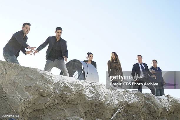 The Hole Truth" -- Team Scorpion must save a man teetering on the edge of a massive sink hole that threatens to destroy the Los Angeles water supply...