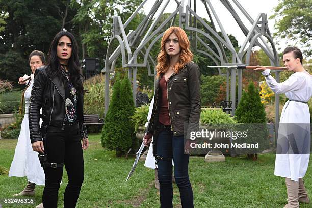 Iron Sisters" - Clary and Isabelle head to The Citadel looking for answers in Iron Sisters, an all new episode of Shadowhunters, airing MONDAY,...