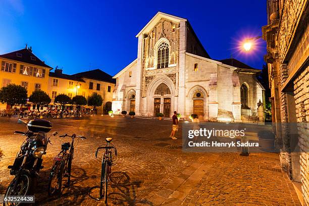 chambery cathedral at night - chambéry foto e immagini stock