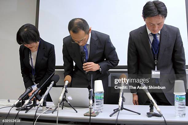 Shinya Yamanaka , director of Kyoto University's Center for iPS Cell Research and Application , holds a news conference on the suspension of...