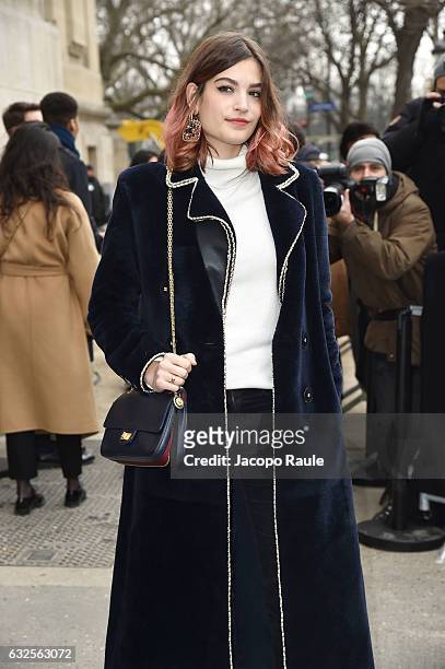 Alma Jodorowsky is seen arriving at the Chanel Fashion Show during Paris Fashion Week : Haute Couture F/W 2017-2018 on January 24, 2017 in Paris,...