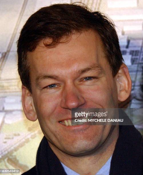 Le président de Philips semi-conducteurs Frans Van Houten pose, le 27 janvier 2005 sur le site de Colombelles, après la pose de la première pierre du...