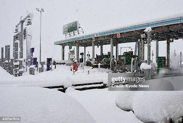 Photo taken Jan. 24, 2017 shows a tollgate on Yonago Expressway, closed due to heavy snow, in Yonago, Tottori Prefecture in western Japan.