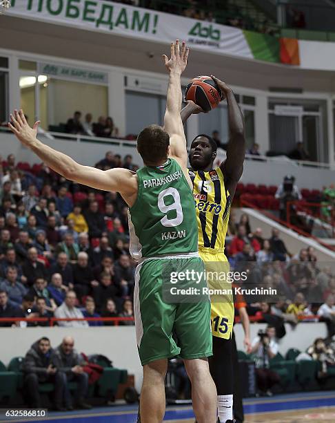 Anthony Bennett, #15 of Fenerbahce Istanbul competes with Artsiom Parakhouski, #9 of Unics Kazan during the 2016/2017 Turkish Airlines EuroLeague...