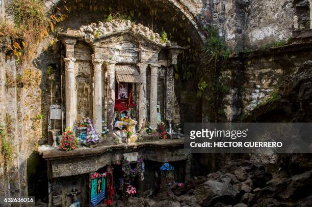 The alter of the church of the Senor de los Milagros,lord of the... News  Photo - Getty Images