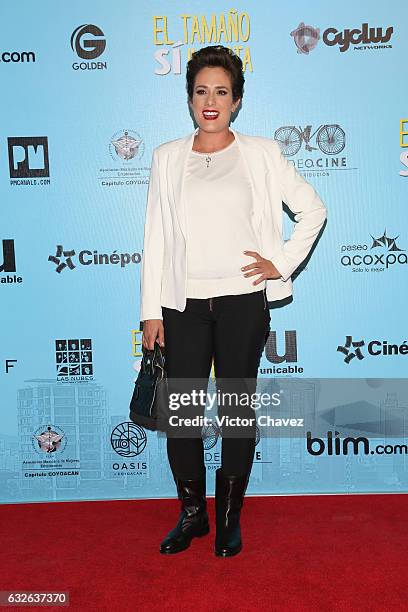 Betty Monroe attends the "El Tamano Si Importa" Mexico City premiere red carpet at Cinepolis Oasis Coyoacan on January 24, 2017 in Mexico City,...