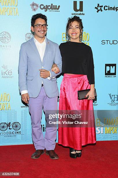 Mara Escalante and guest attend the "El Tamano Si Importa" Mexico City premiere red carpet at Cinepolis Oasis Coyoacan on January 24, 2017 in Mexico...