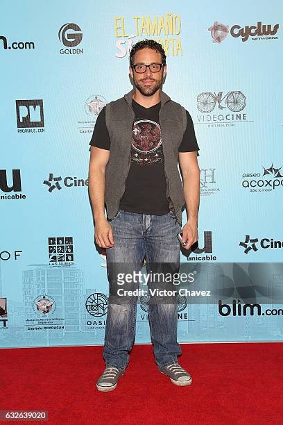 Alberto Agnesi attends the "El Tamano Si Importa" Mexico City premiere red carpet at Cinepolis Oasis Coyoacan on January 24, 2017 in Mexico City,...