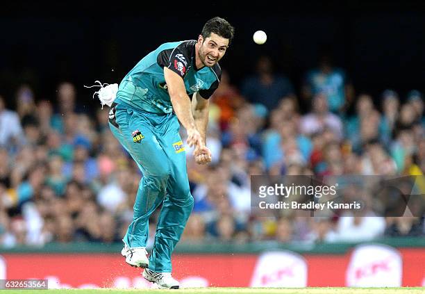 Ben Cutting of the Heat bowls during the Big Bash League semi final match between the Brisbane Heat and the Sydney Sixers at the The Gabba on January...