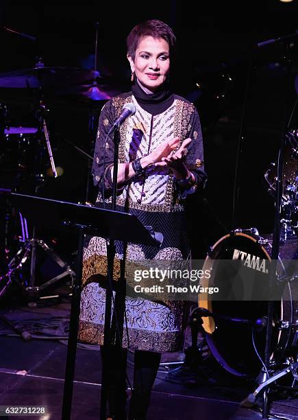 Azar Raza Azra Raza Photos and Premium High Res Pictures - Getty Images