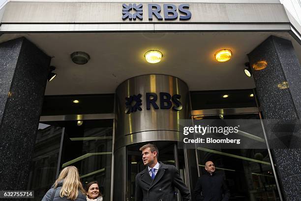 Pedestrians walk near the Royal Bank of Scotland Group Plc headquarters in London, U.K., on Thursday, Jan. 26, 2017. RBS said it will take a 3.1...