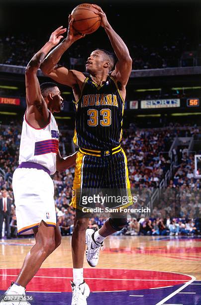 Antonio Davis of the Indiana Pacers shoots against the Phoenix Suns during a game played on December 7, 1997 at America West Arena in Phoenix,...