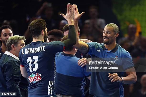 Head coach Didier Dinart of France shakes hands with Nikola Karabatic during the 25th IHF Men's World Championship 2017 Semi Final match between...