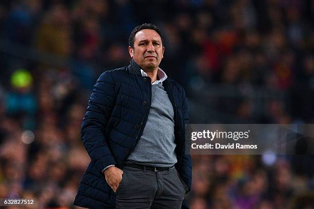 Head coach Eusebio Sacristan of Real Sociedad de Futbol looks on during the Copa del Rey quarter-final second leg match between FC Barcelona and Real...