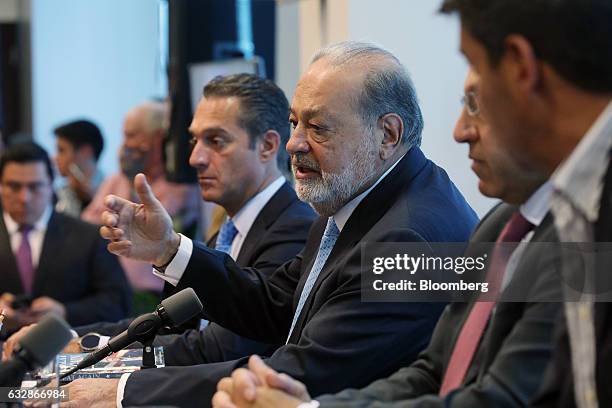 Billionaire Carlos Slim, chairman emeritus of America Movil SAB and Telefonos de Mexico SAB, center, speaks during a news conference in Mexico City,...