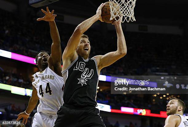 David Lee of the San Antonio Spurs drives to the basket past Solomon Hill of the New Orleans Pelicans during the first half of a game at the Smoothie...