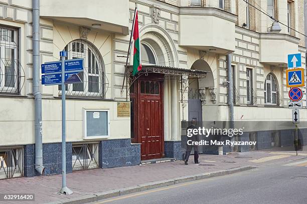 embassy of the sultanate of oman in russia - omani flag stock pictures, royalty-free photos & images