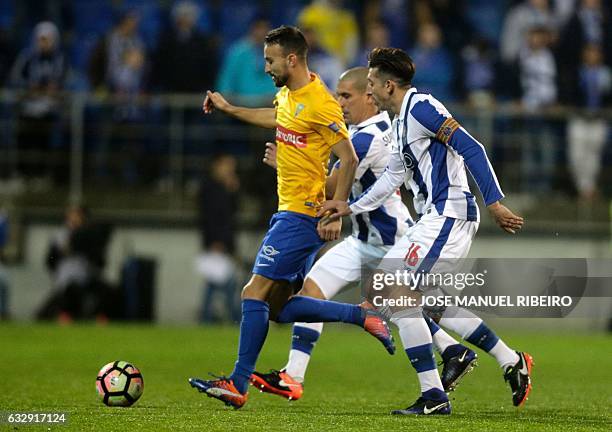 Estoril's defender Joao Pessoa vies with Porto's Uruguayan Maxi Pereira and Mexican midfielder Hector Herrera during the Portuguese league football...