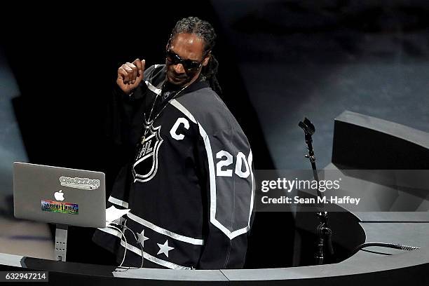 Snoop Dogg All Star Photos and Premium High Res Pictures - Getty Images
